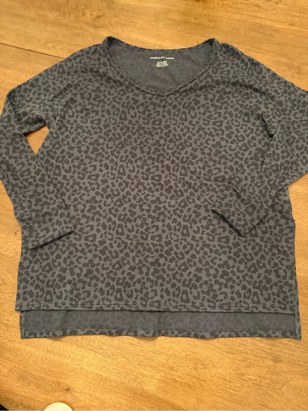 American Eagle Outfitters Charcoal Leopard Print V‑Neck Long Sleeve Top